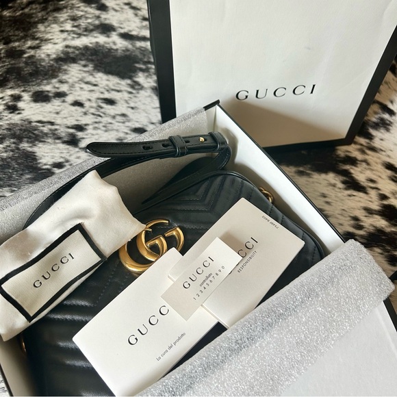 Gucci Marmont Small Shoulder Bag - Picture 9 of 16